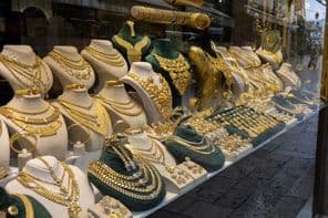 Goldschmuck in einem Schaufenster